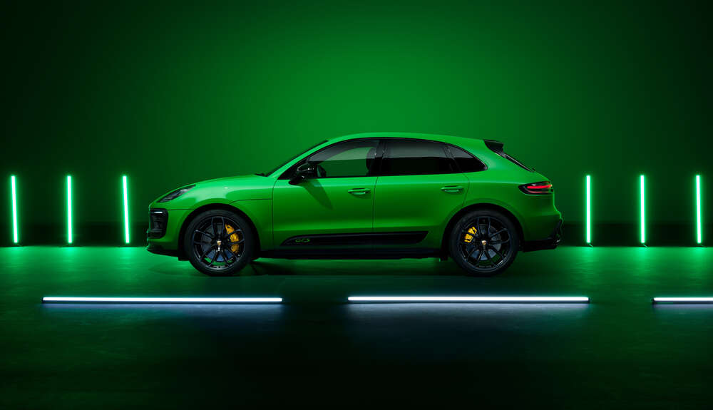 картина-постер Porsche Macan в зеленом цвете