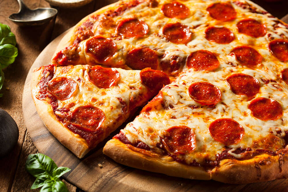 картина-постер Сочная пицца с салями