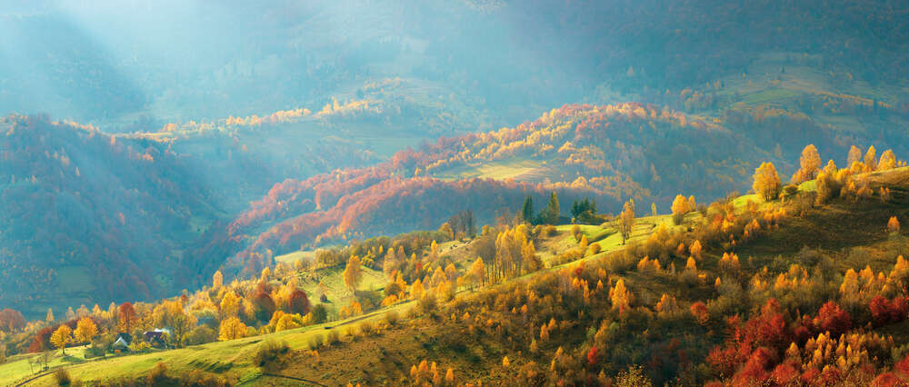 картина-постер Осенний пейзаж горной деревушки