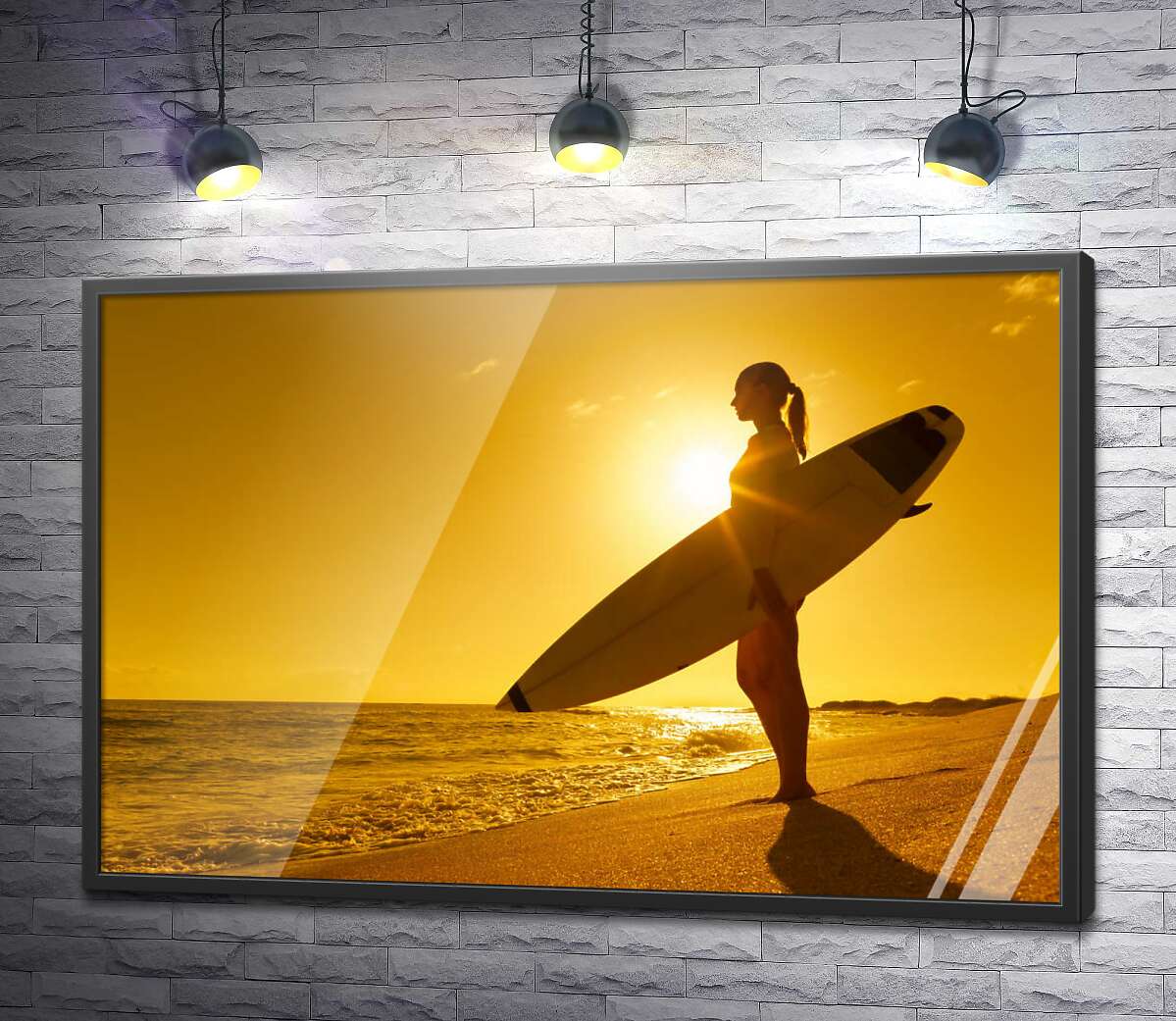 постер Дівчина серфер на березі океану з дошкою