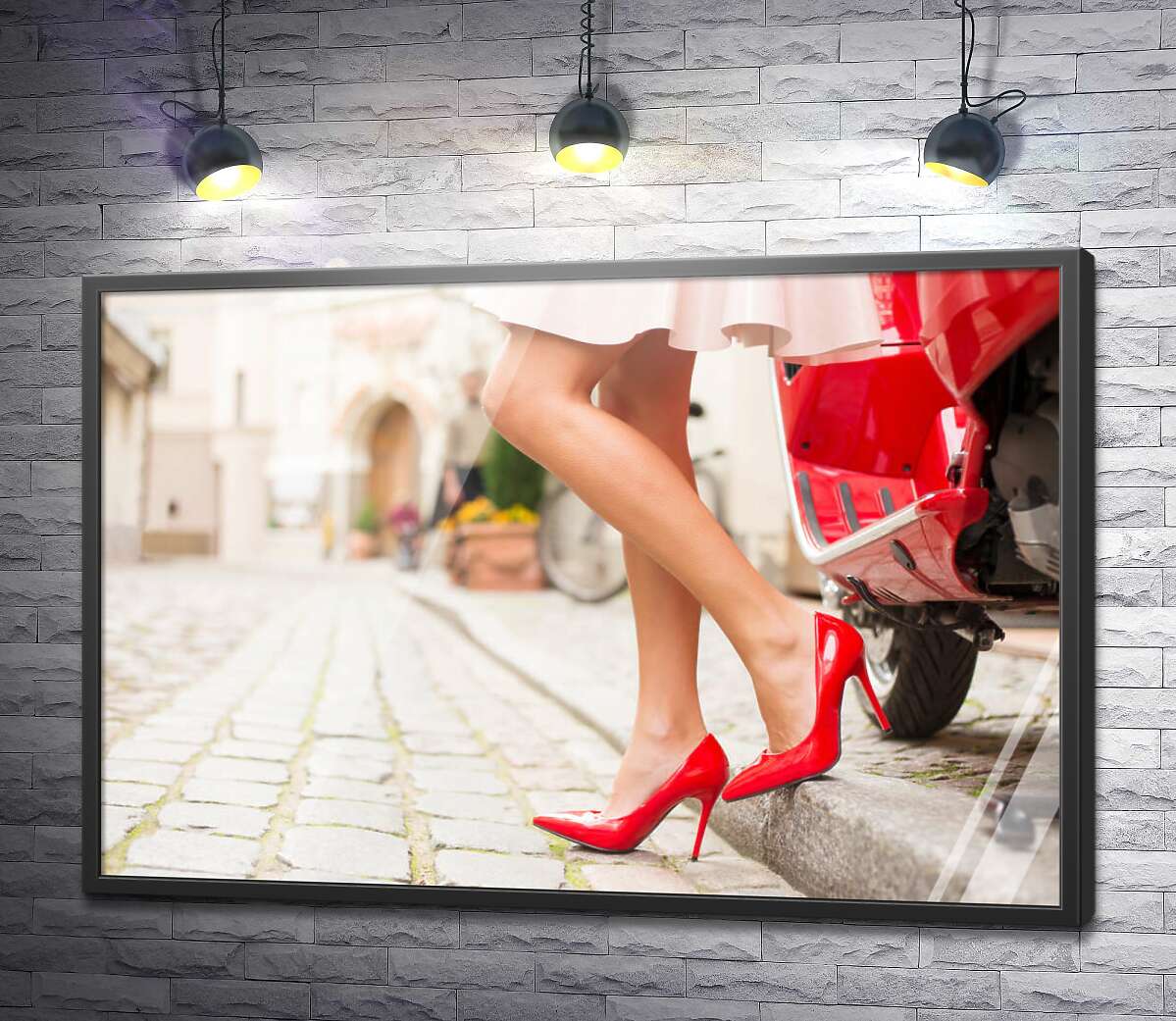 постер Дівчина в червоних туфлях на затишній вуличці