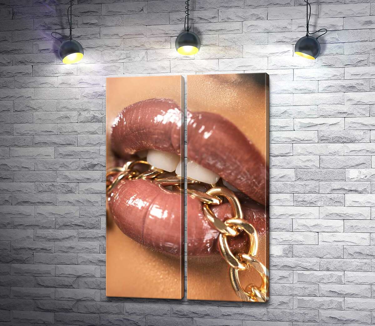 модульная картина Золотая цепочка и женские губы