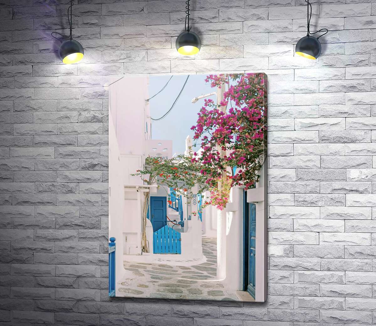 картина Білі затишні грецькі вулички з рожевими квітами