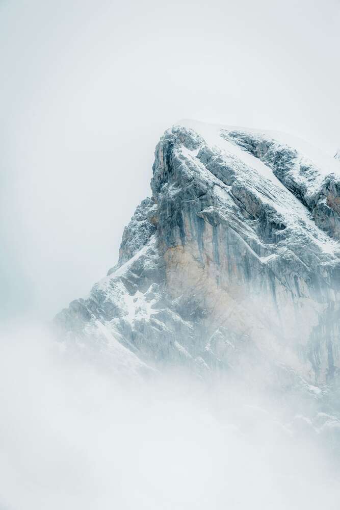 картина-постер Пик горы сквозь густой туман