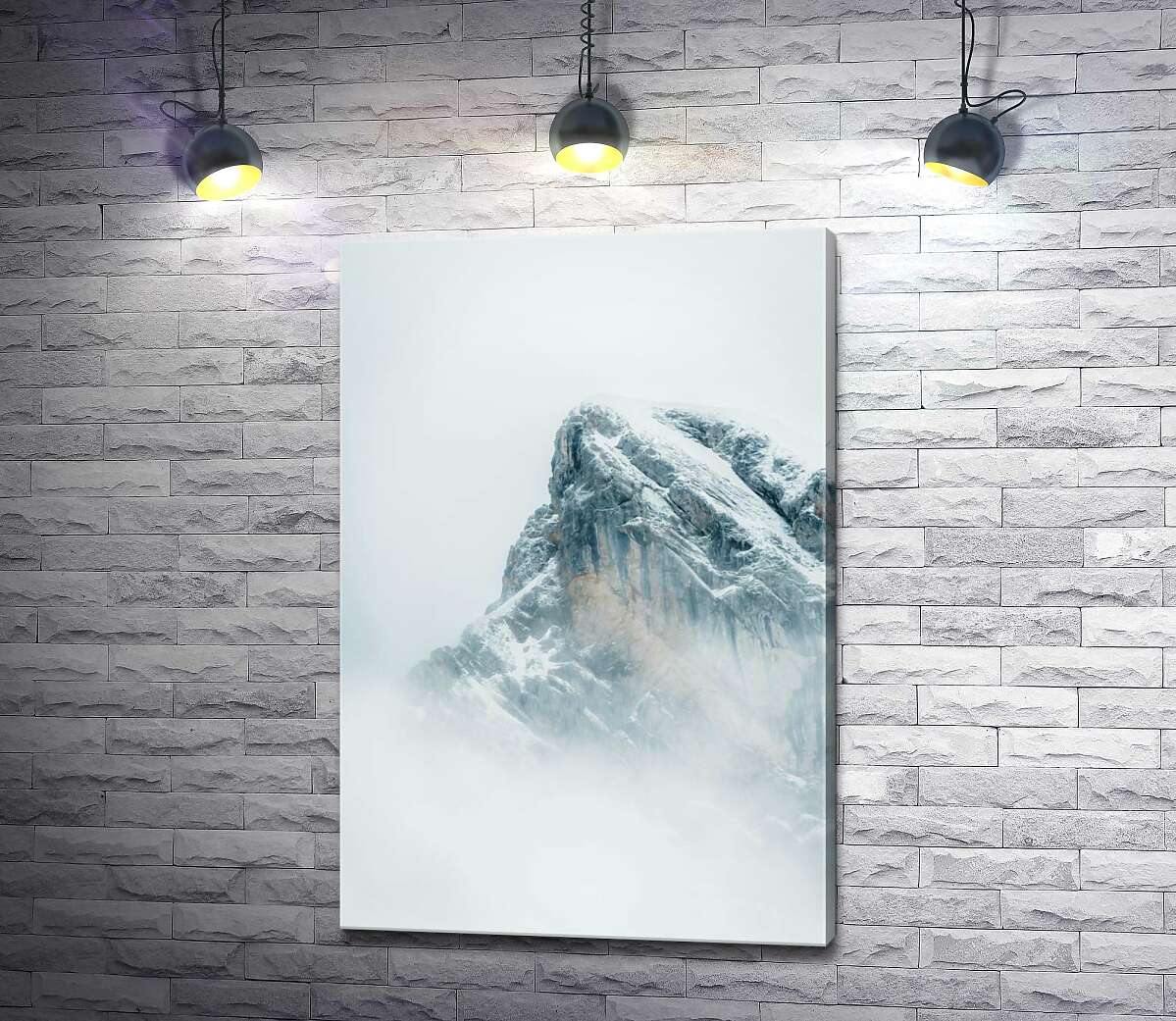 картина Пик горы сквозь густой туман