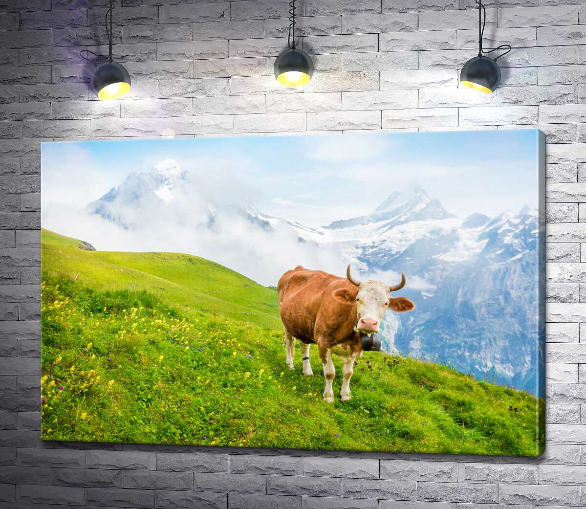 картина Корова на сочно-зеленом лугу на фоне гор