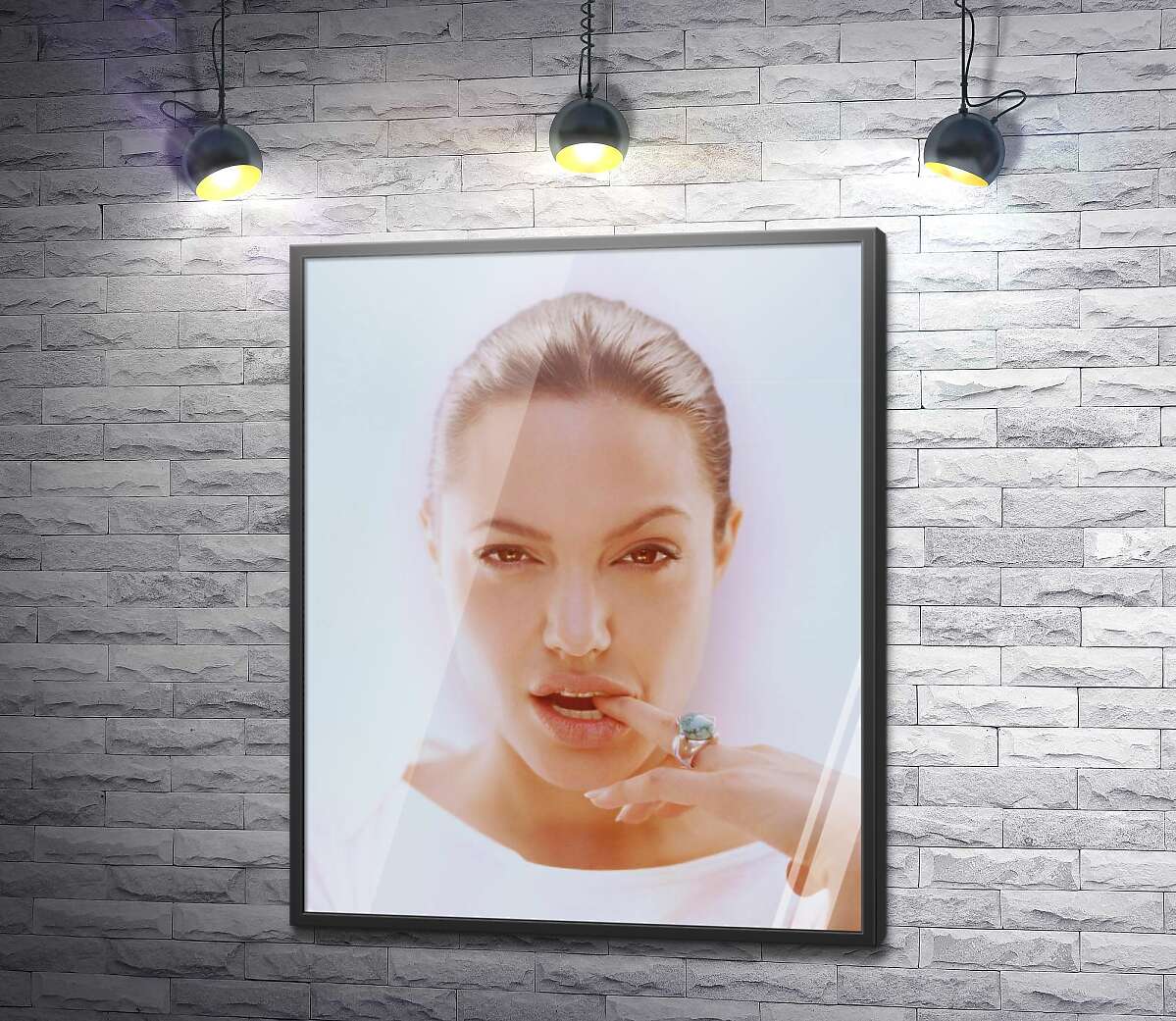 постер Портрет загадкової Анжеліни Джолі