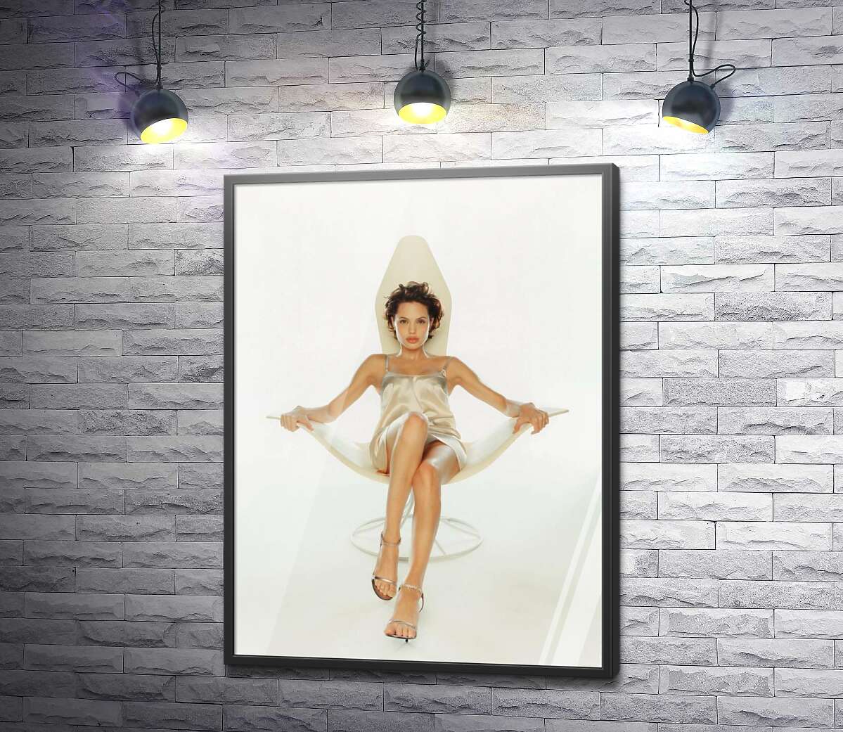 постер Анжелина Джоли в футуристическом кресле