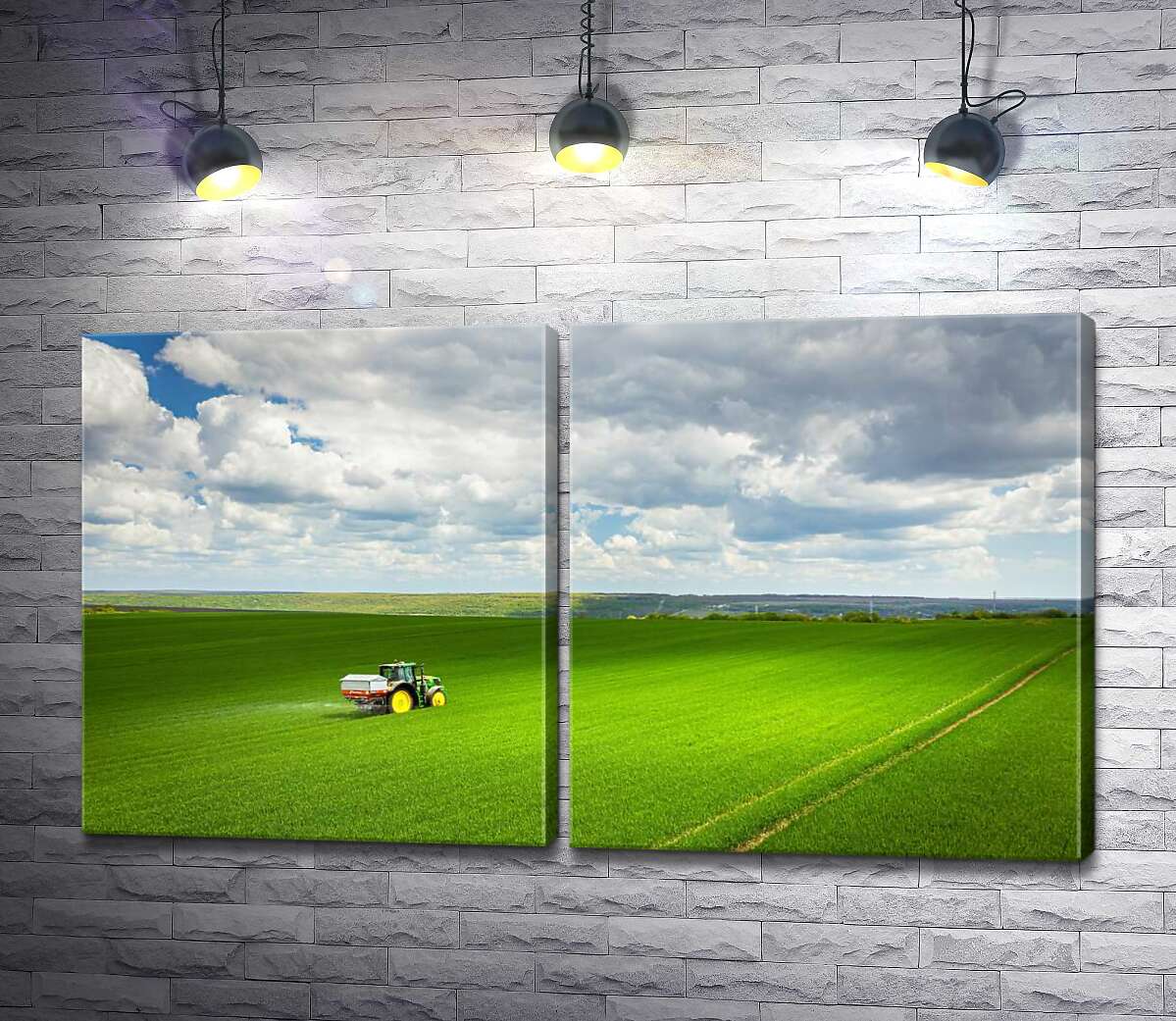 модульная картина Одинокий трактор в зеленом поле