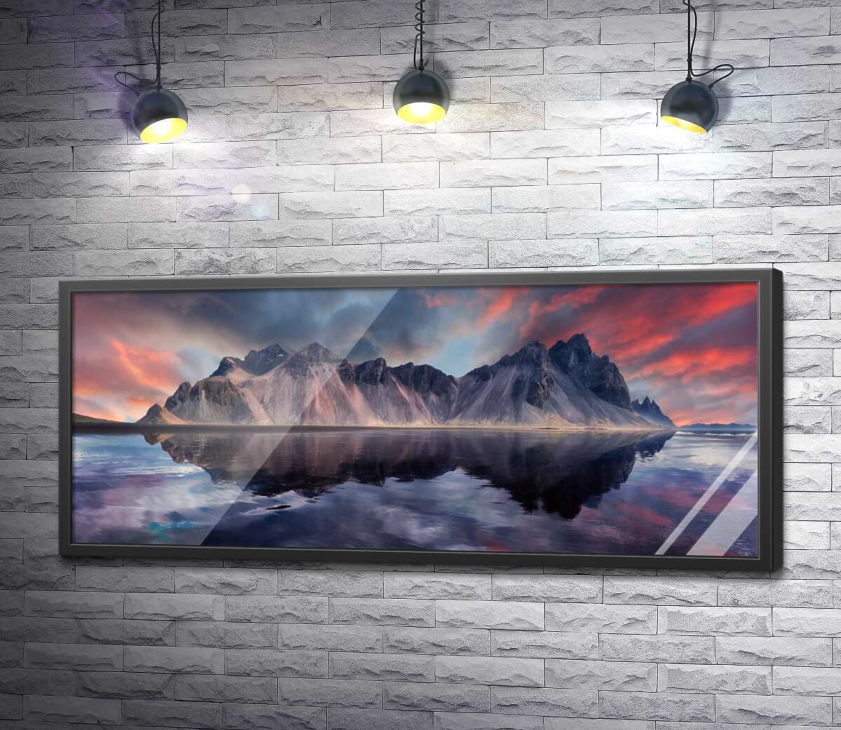 постер Чарующие горы, отражающиеся в воде на фоне цветного заката